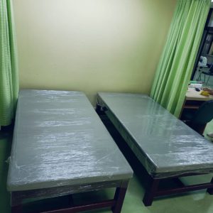 เตียงกายภาพแบบเตี้ยพร้อมเบาะ / Short physical bed with cushion